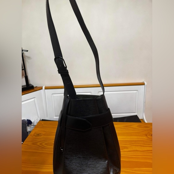 Louis Vuitton Epi Sac D'Epaule bucket bag - Picture 4 of 10